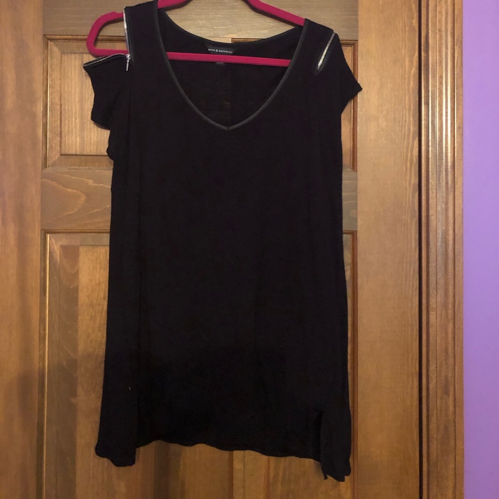 Rock & Republic Black top with open shoulder